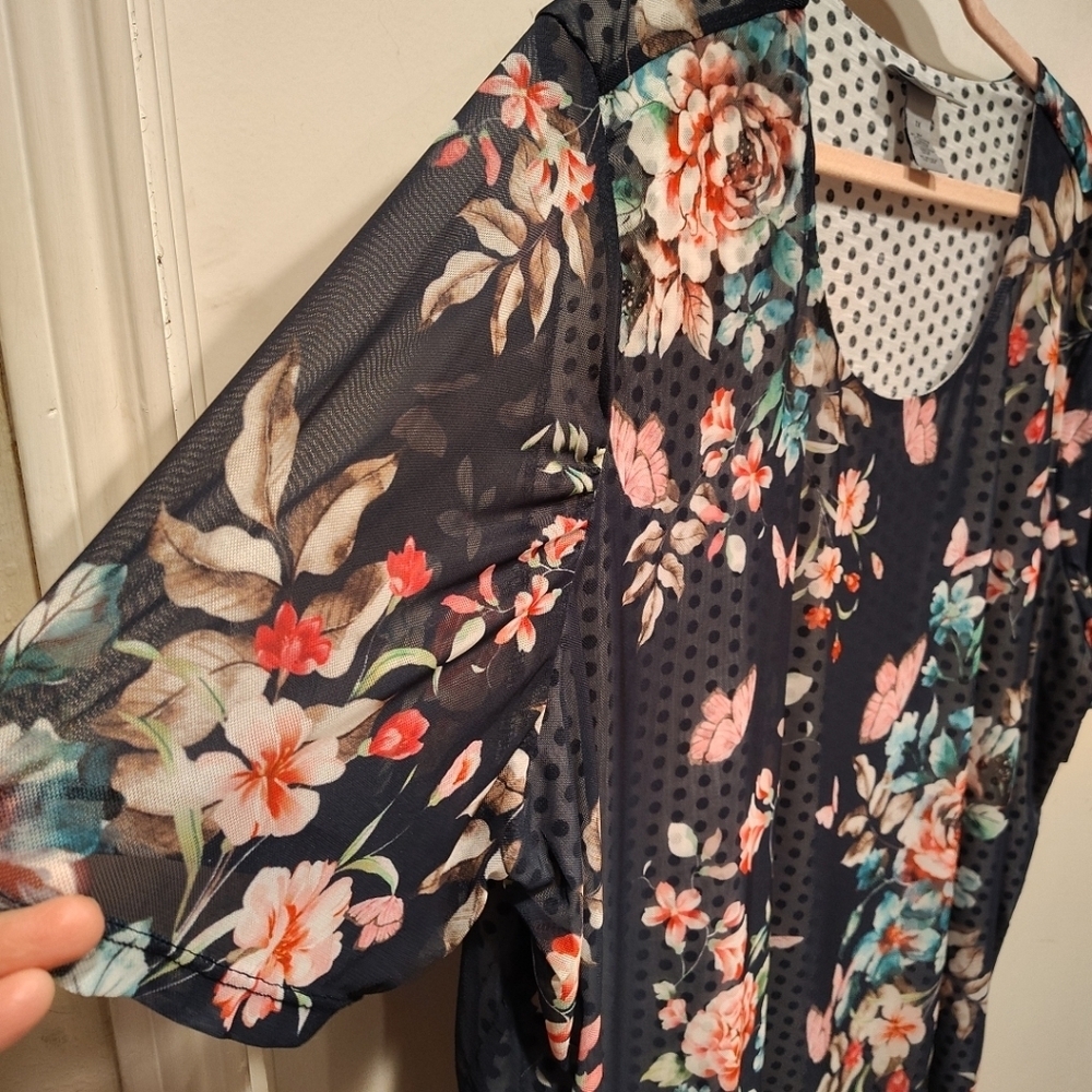 Catherines Floral Mesh Overlay Scoop Neck Top Sz 3X Travel Vacation Spring Comfy - Picture 4 of 7